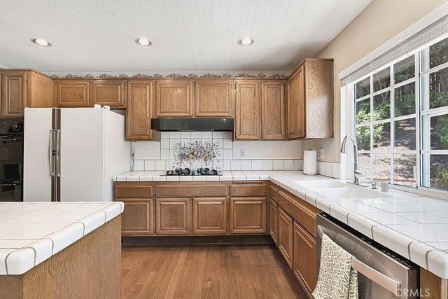 19817 Hiawatha Street, Chatsworth, CA 91311
