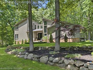 7450 Deerhill Drive, Independence Charter Township, MI 48346
