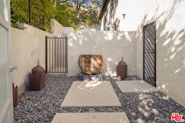 6319 Heather Drive, Los Angeles, CA 90068