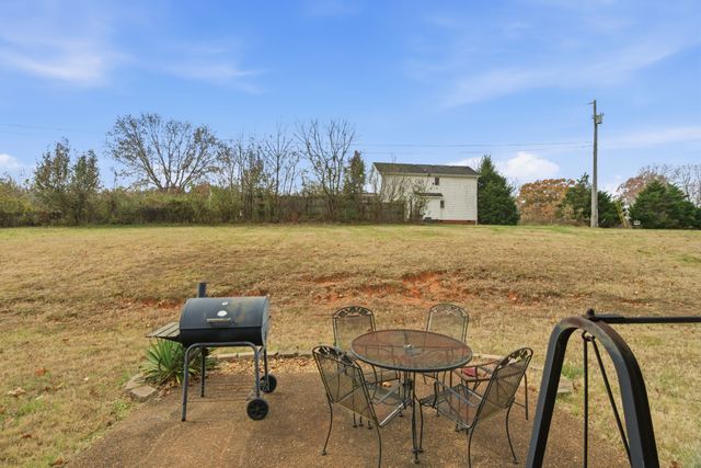 742 Bowling Branch Rd, Cottontown, TN 37048