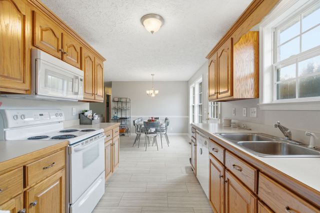 742 Bowling Branch Rd, Cottontown, TN 37048