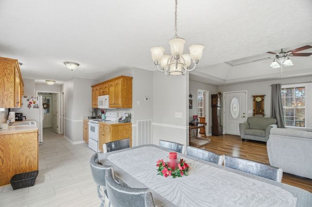 742 Bowling Branch Rd, Cottontown, TN 37048