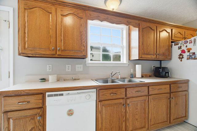 742 Bowling Branch Rd, Cottontown, TN 37048