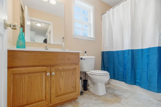 742 Bowling Branch Rd, Cottontown, TN 37048