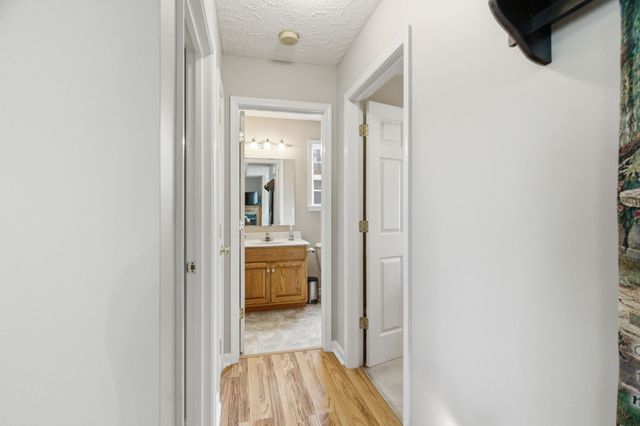 742 Bowling Branch Rd, Cottontown, TN 37048