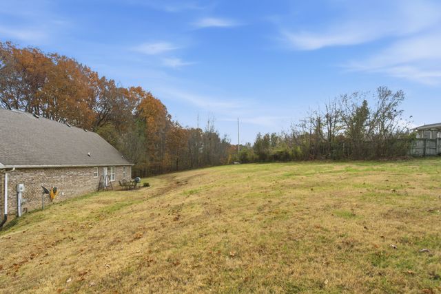 742 Bowling Branch Rd, Cottontown, TN 37048