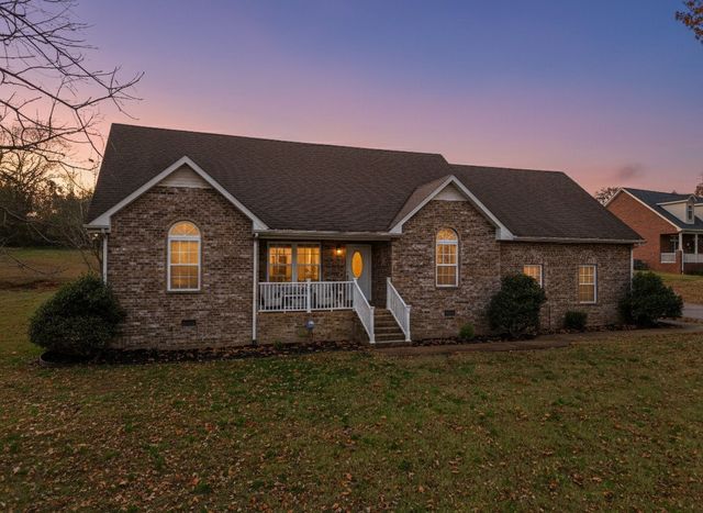 742 Bowling Branch Rd, Cottontown, TN 37048