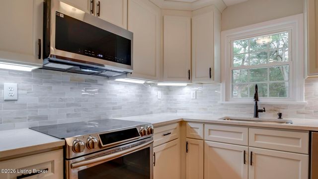 4203 Cottagehill Rd, Jeffersontown, KY 40299