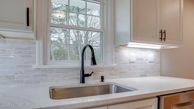 4203 Cottagehill Rd, Jeffersontown, KY 40299