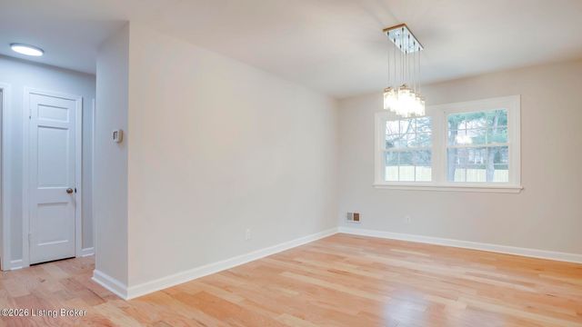 4203 Cottagehill Rd, Jeffersontown, KY 40299