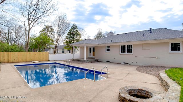 4203 Cottagehill Rd, Jeffersontown, KY 40299