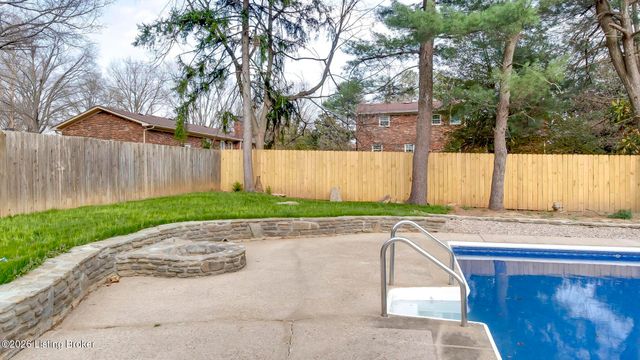 4203 Cottagehill Rd, Jeffersontown, KY 40299