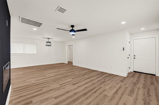 5827 Heron Drive, Houston, TX 77033