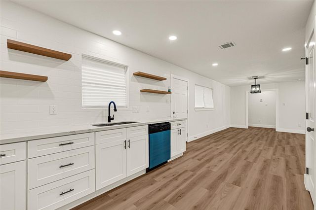 5827 Heron Drive, Houston, TX 77033