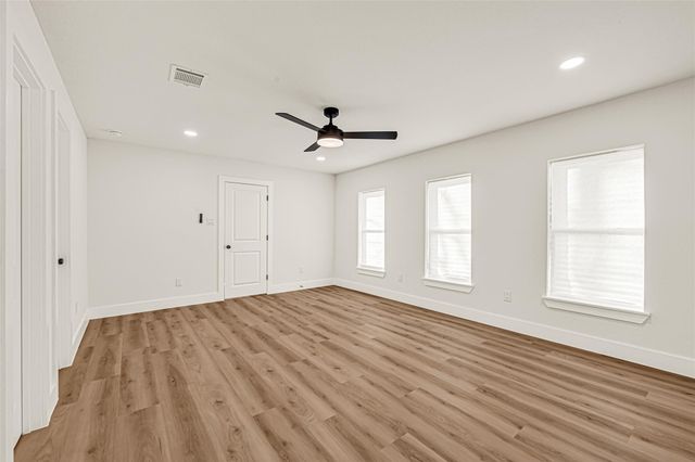 5827 Heron Drive, Houston, TX 77033