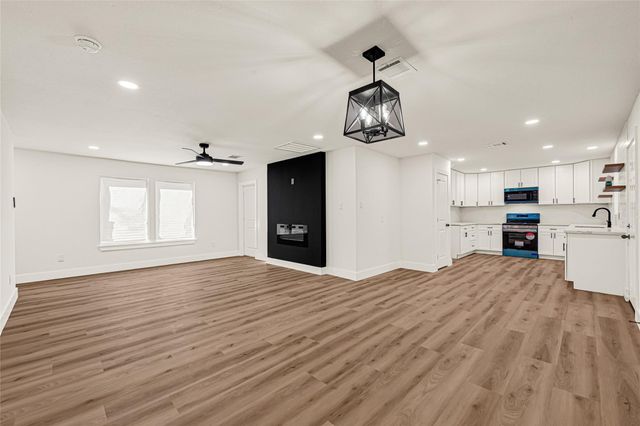 5827 Heron Drive, Houston, TX 77033