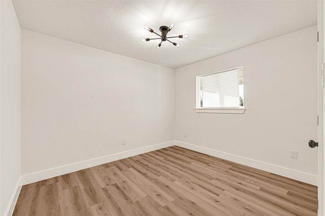 5827 Heron Drive, Houston, TX 77033