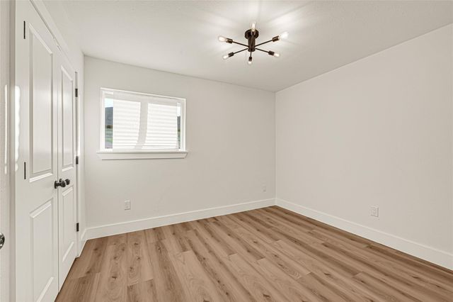 5827 Heron Drive, Houston, TX 77033