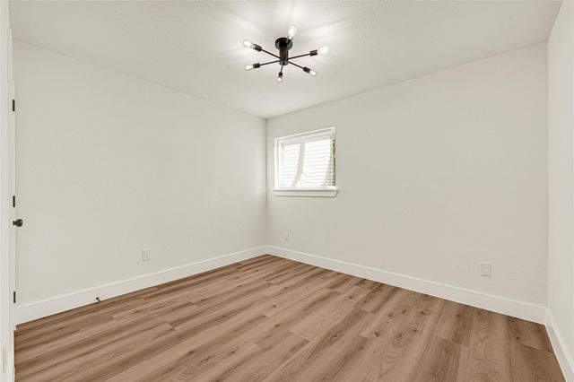 5827 Heron Drive, Houston, TX 77033