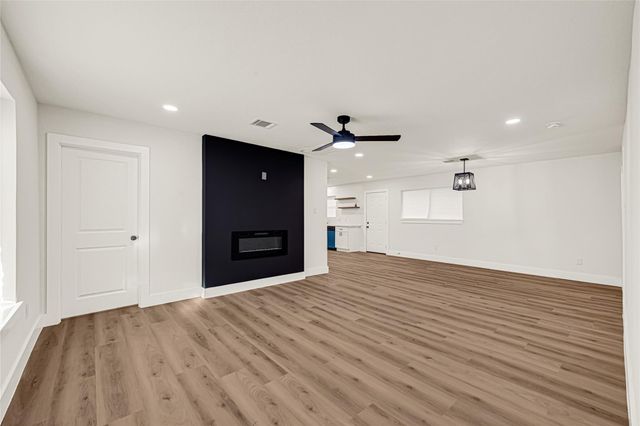 5827 Heron Drive, Houston, TX 77033