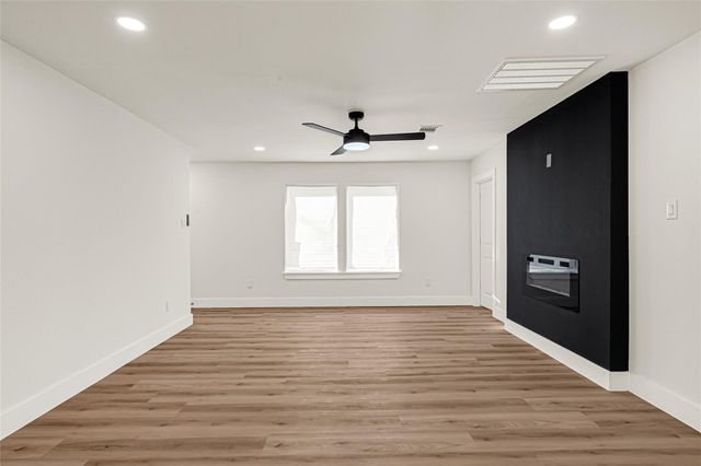 5827 Heron Drive, Houston, TX 77033