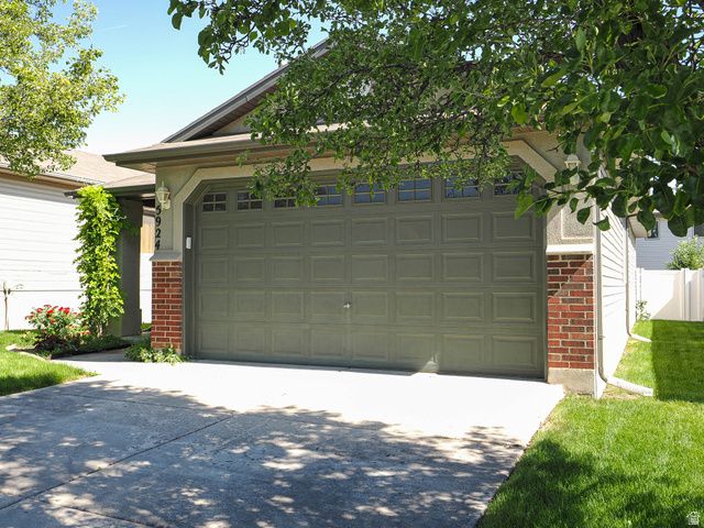 5924 W OAKSHADE LN, West Jordan, UT 84081