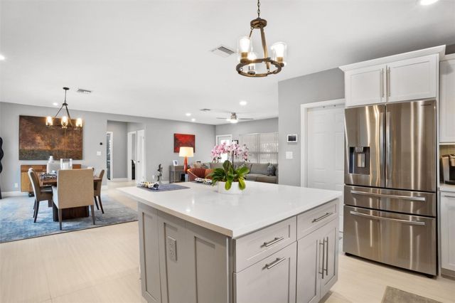 833 NE 17th Court, Fort Lauderdale, FL 33305