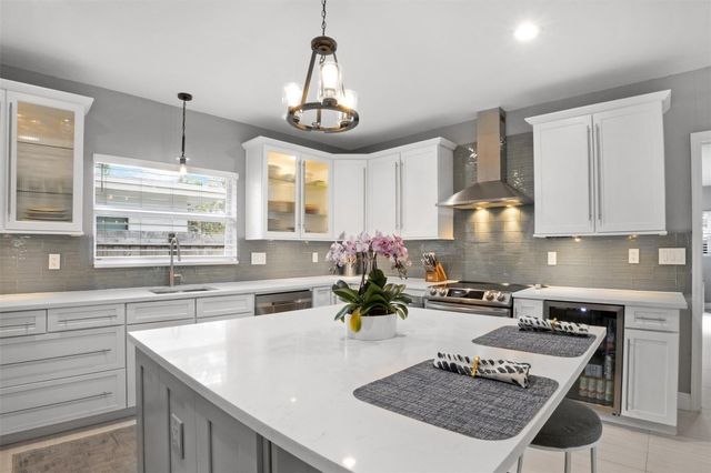 833 NE 17th Court, Fort Lauderdale, FL 33305