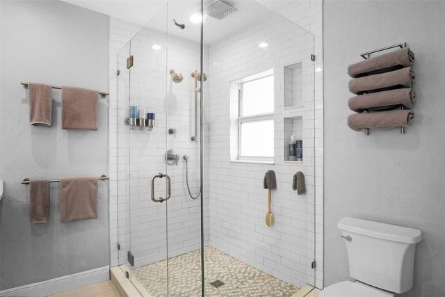 833 NE 17th Court, Fort Lauderdale, FL 33305