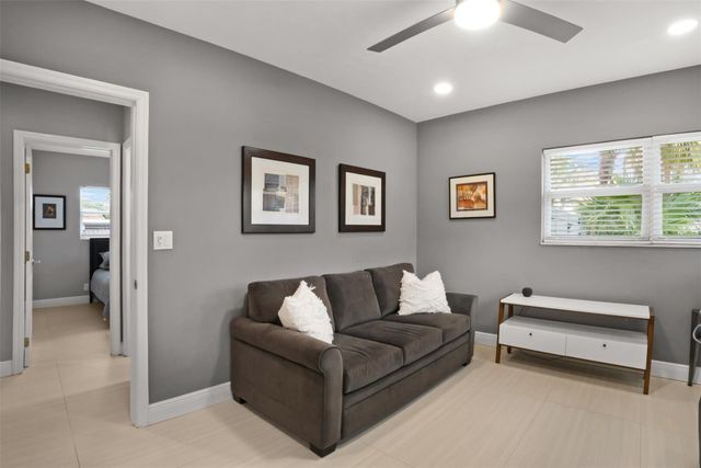 833 NE 17th Court, Fort Lauderdale, FL 33305