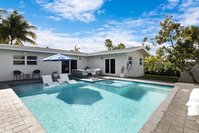 833 NE 17th Court, Fort Lauderdale, FL 33305