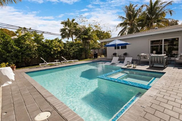 833 NE 17th Court, Fort Lauderdale, FL 33305