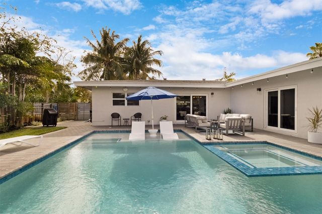 833 NE 17th Court, Fort Lauderdale, FL 33305