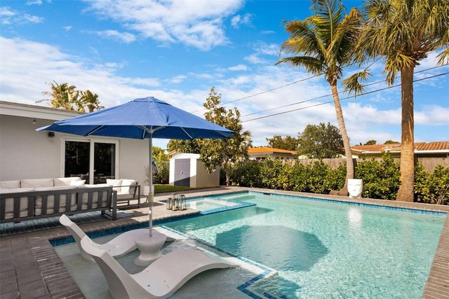 833 NE 17th Court, Fort Lauderdale, FL 33305