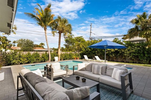 833 NE 17th Court, Fort Lauderdale, FL 33305