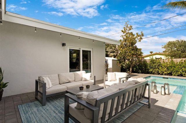 833 NE 17th Court, Fort Lauderdale, FL 33305