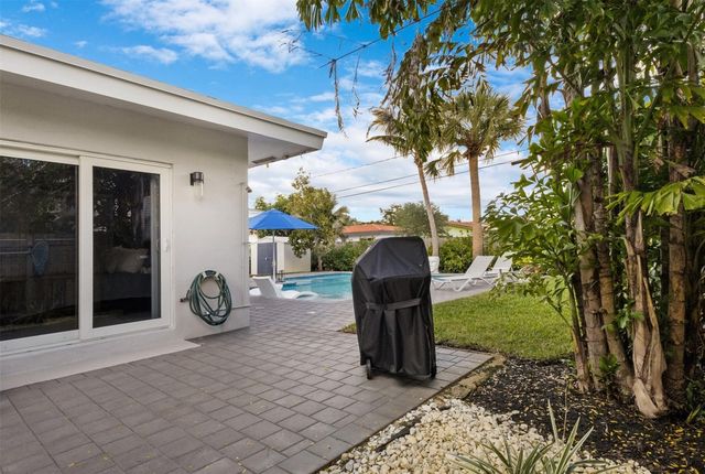 833 NE 17th Court, Fort Lauderdale, FL 33305