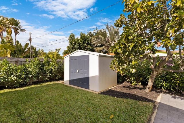 833 NE 17th Court, Fort Lauderdale, FL 33305