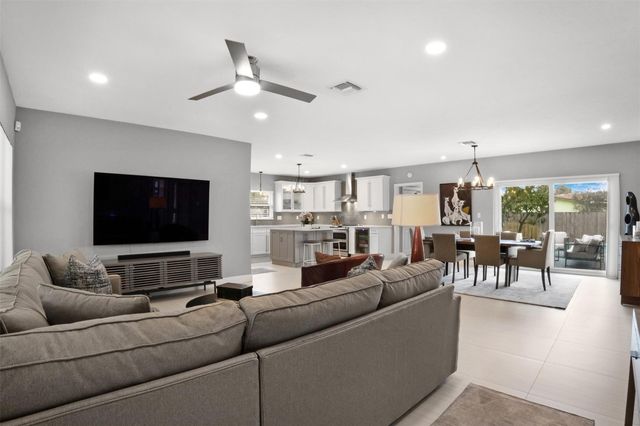 833 NE 17th Court, Fort Lauderdale, FL 33305