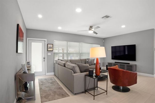 833 NE 17th Court, Fort Lauderdale, FL 33305