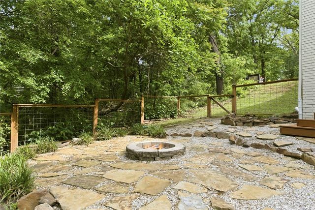 13246 Loganberry Lane, Bentonville, AR 72712