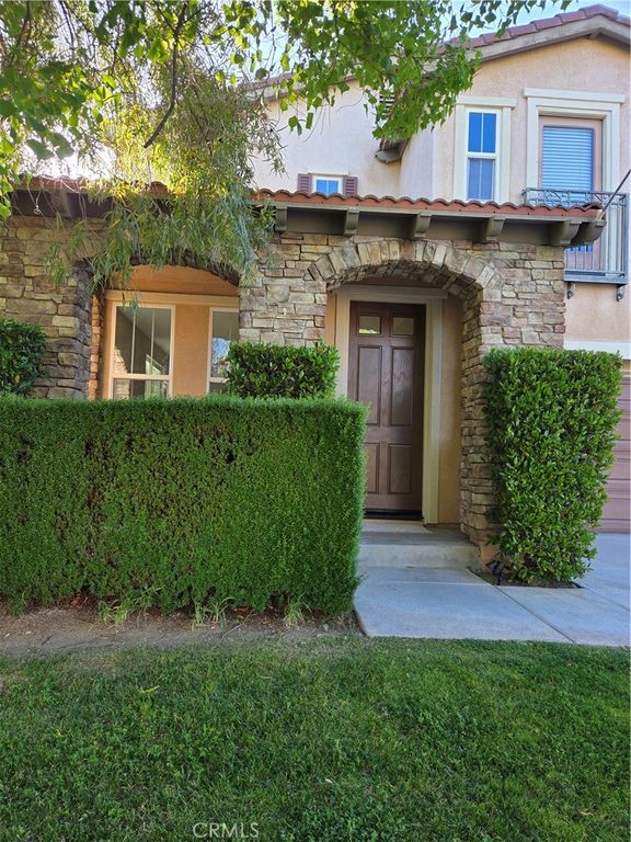 Image 2 of property listing at 28721 Coal Mountain Court, Valencia, CA 91354