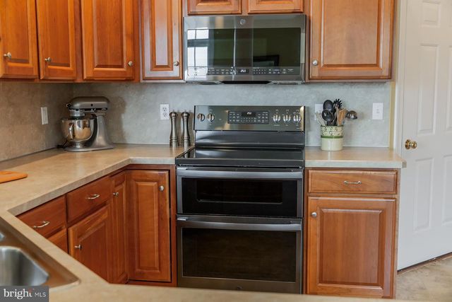572 EAGLES VIEW, Lancaster, PA 17601