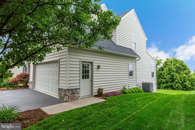 572 EAGLES VIEW, Lancaster, PA 17601