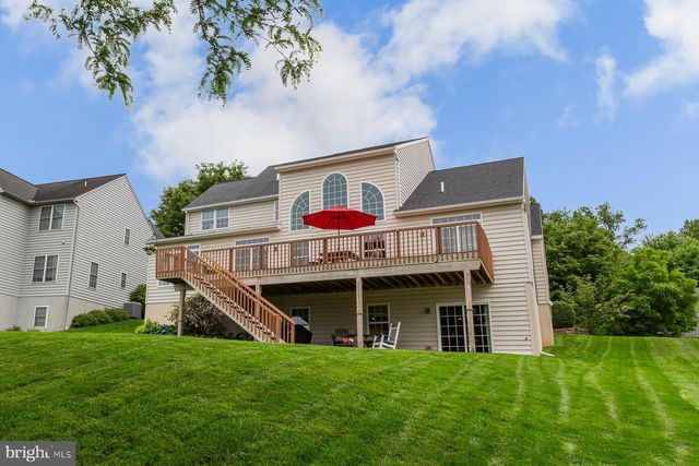 572 EAGLES VIEW, Lancaster, PA 17601