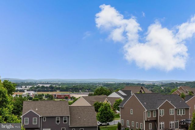 572 EAGLES VIEW, Lancaster, PA 17601