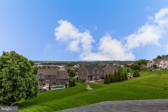 572 EAGLES VIEW, Lancaster, PA 17601
