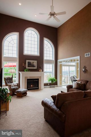 572 EAGLES VIEW, Lancaster, PA 17601