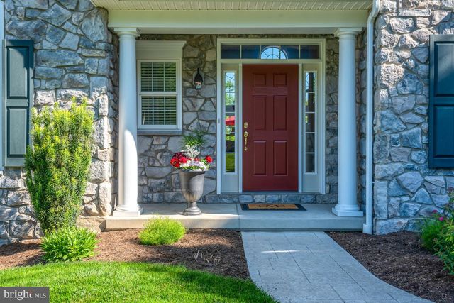 572 EAGLES VIEW, Lancaster, PA 17601