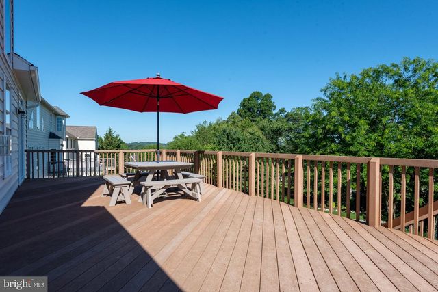 572 EAGLES VIEW, Lancaster, PA 17601